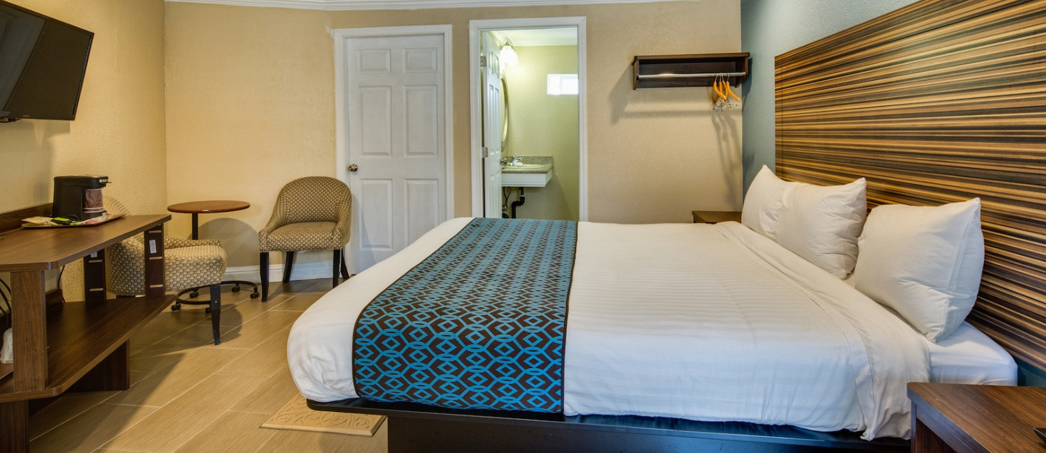 Spacious & Clean Guestrooms In Richmond